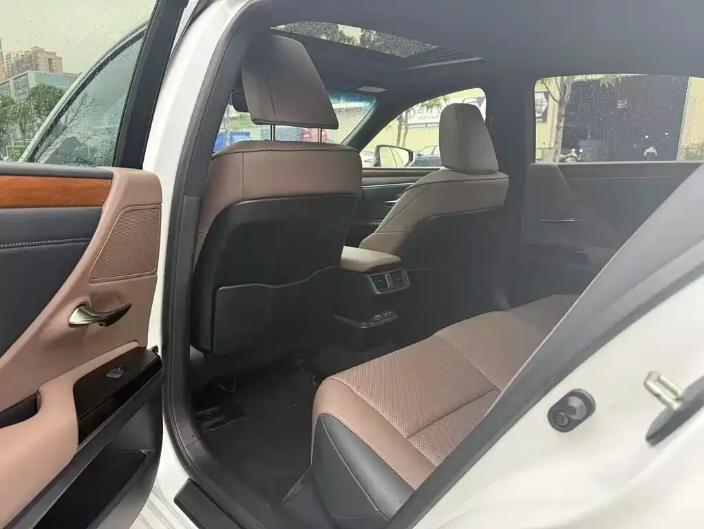 Lexus ES 2023 из CN, фото 5