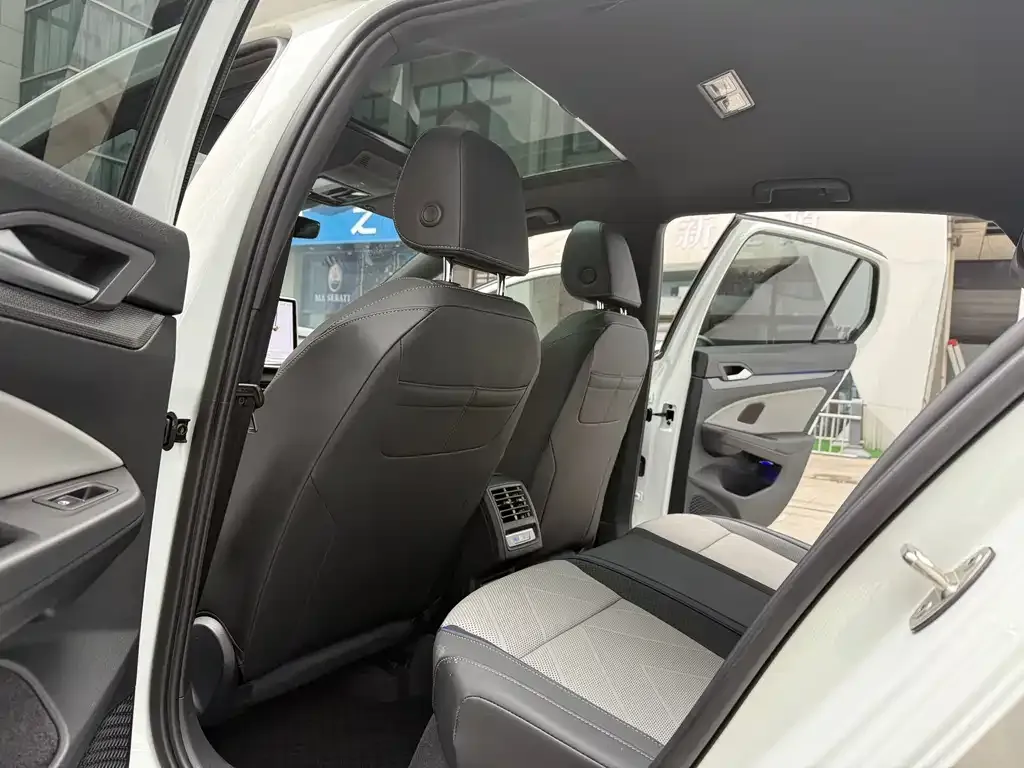 Volkswagen Golf 2025 из CN, фото 5