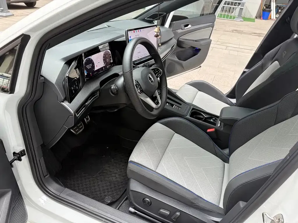 Volkswagen Golf 2025 из CN, фото 7