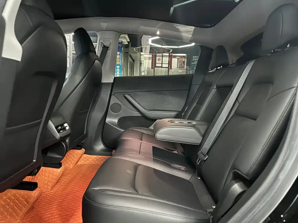 Tesla Model Y 2023 из CN, фото 2