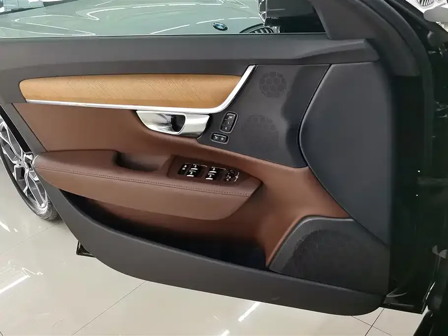 Volvo S90 2022 из CN, фото 3