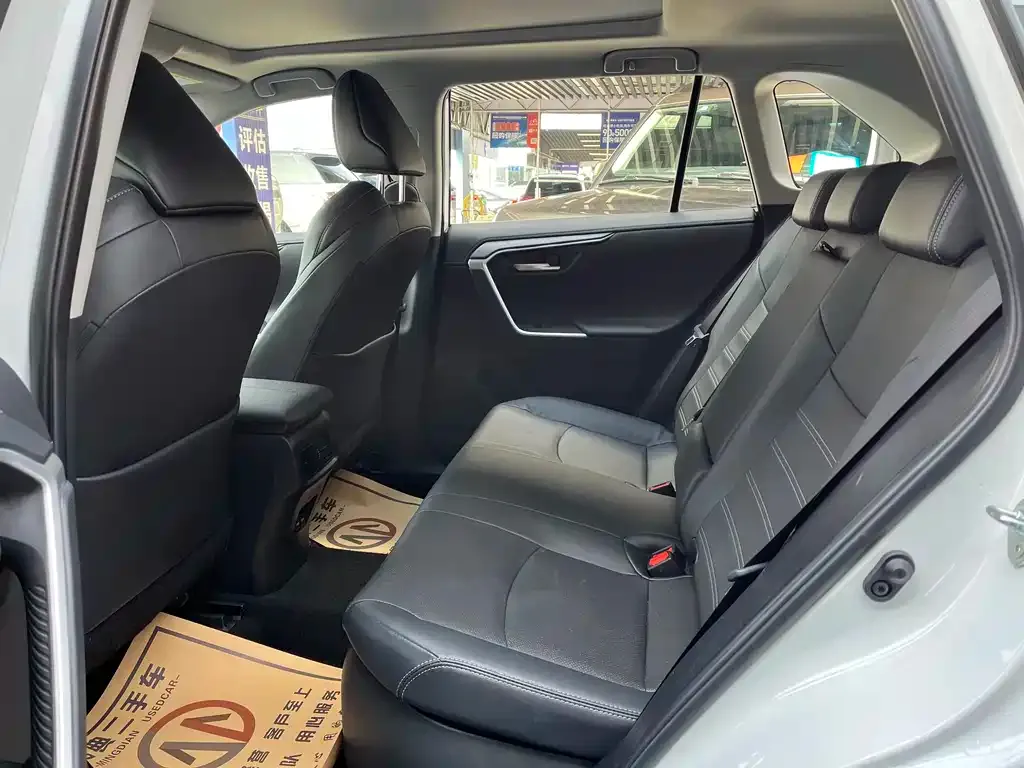 Toyota Wildlander 2023 из CN, фото 2