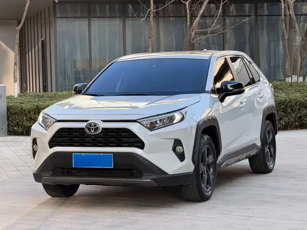 Toyota RAV4 2022 из CN, фото 1