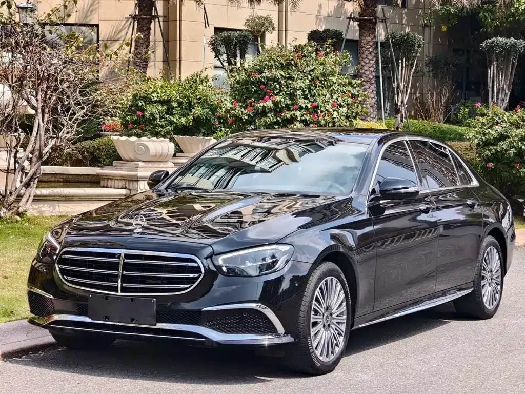 Mercedes-Benz E-Class — фото 1