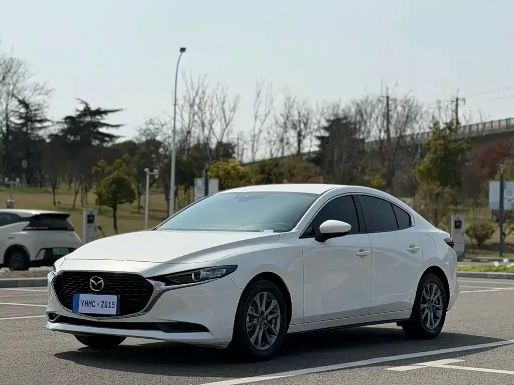 Mazda 3 Axela — фото 1