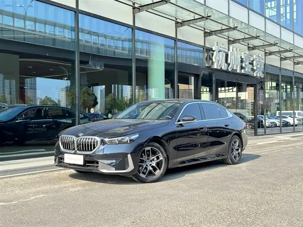 BMW 5 Series 2024 из CN, фото 1