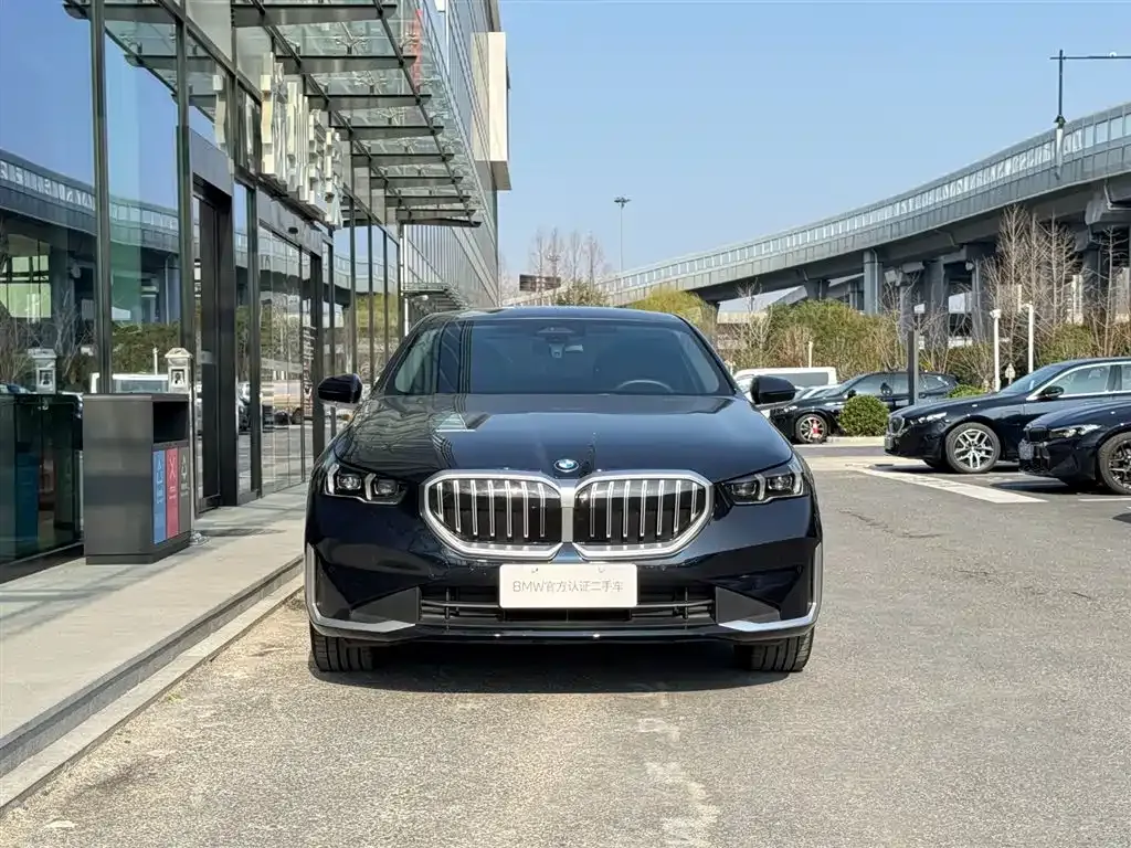 BMW 5 Series 2024 из CN, фото 3