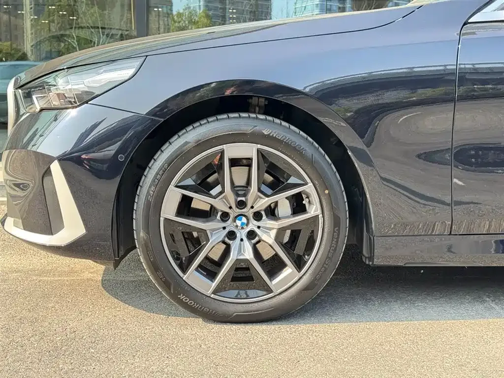 BMW 5 Series 2024 из CN, фото 5