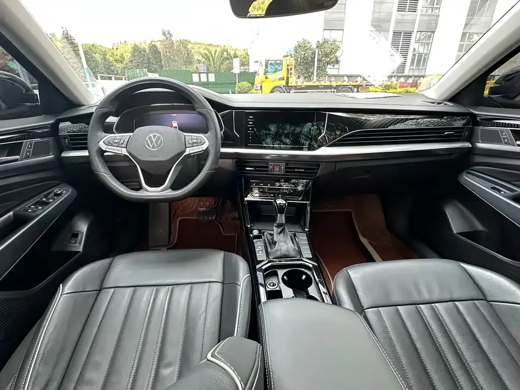 Volkswagen Passat 2023 из CN, фото 2