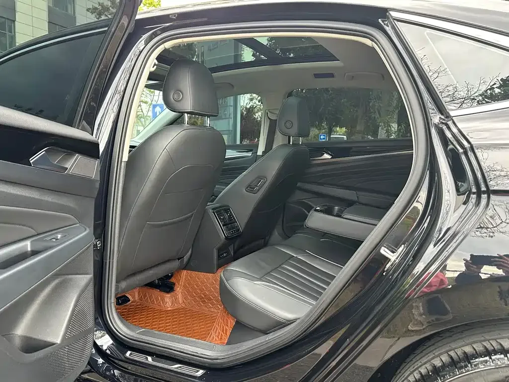 Volkswagen Passat 2023 из CN, фото 5