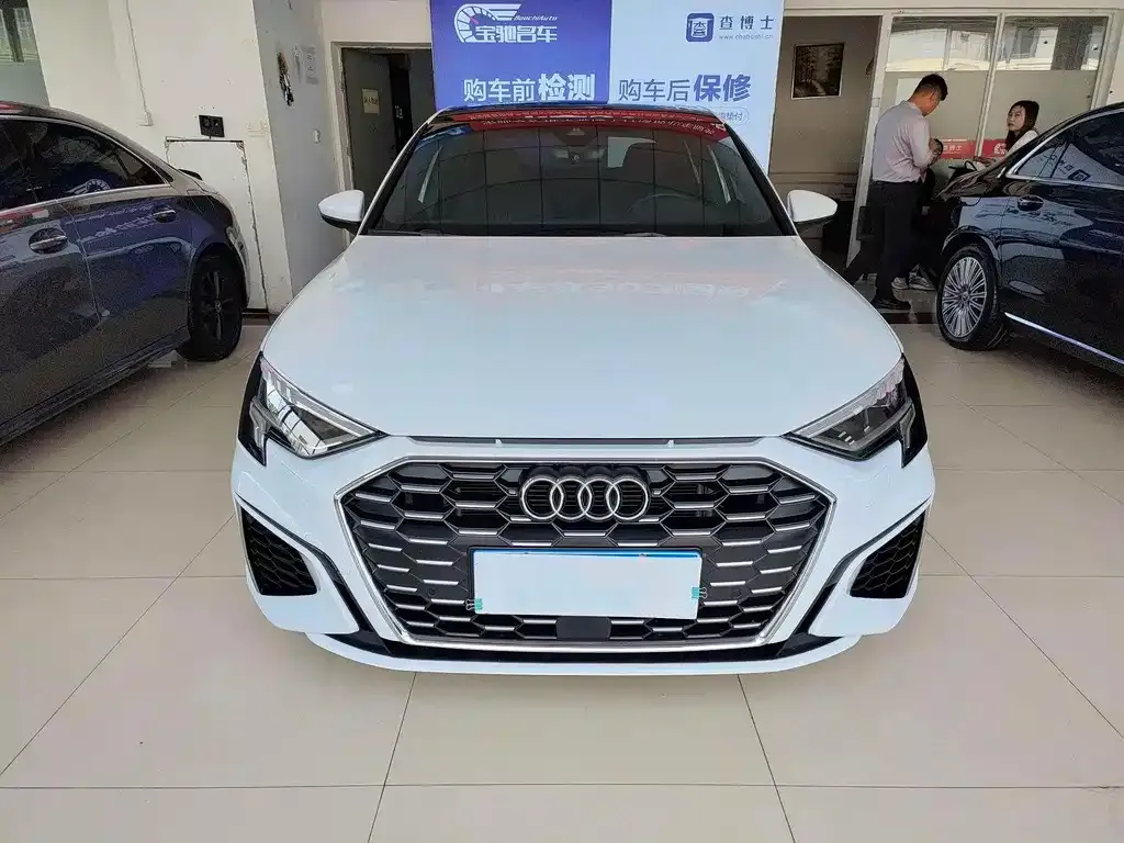 Audi A3 2023 из CN, фото 2