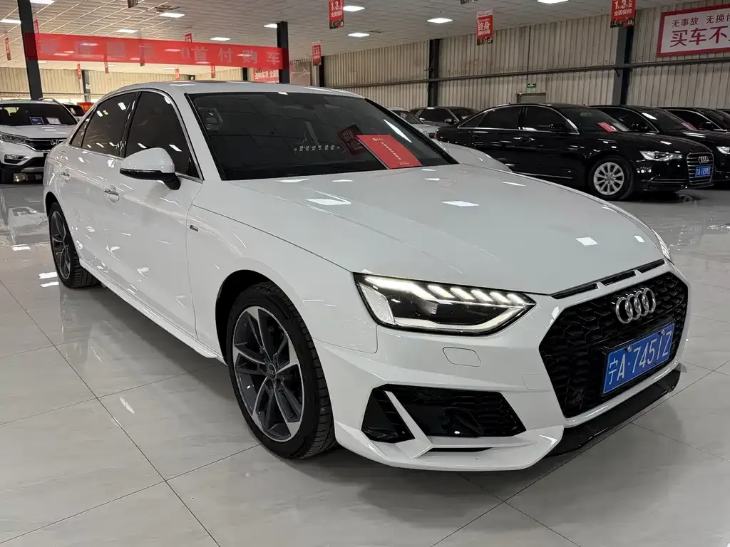 Audi A4L 2023 из CN, фото 2