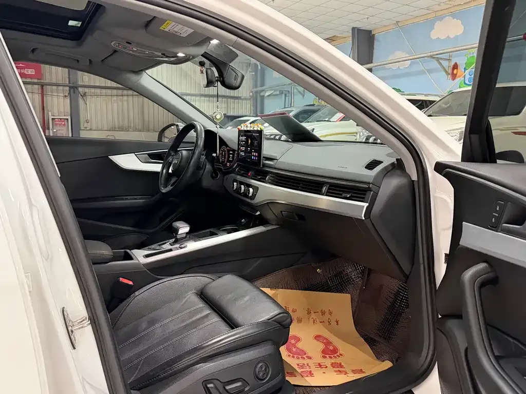 Audi A4L 2023 из CN, фото 10