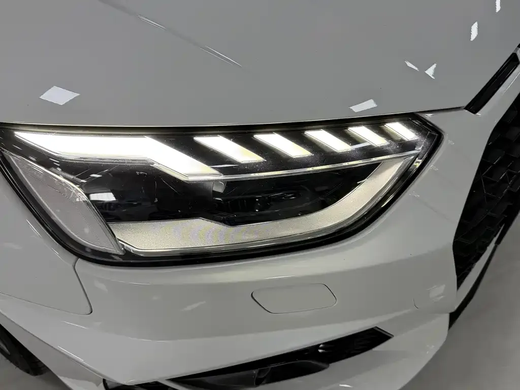 Audi A4L 2023 из CN, фото 5