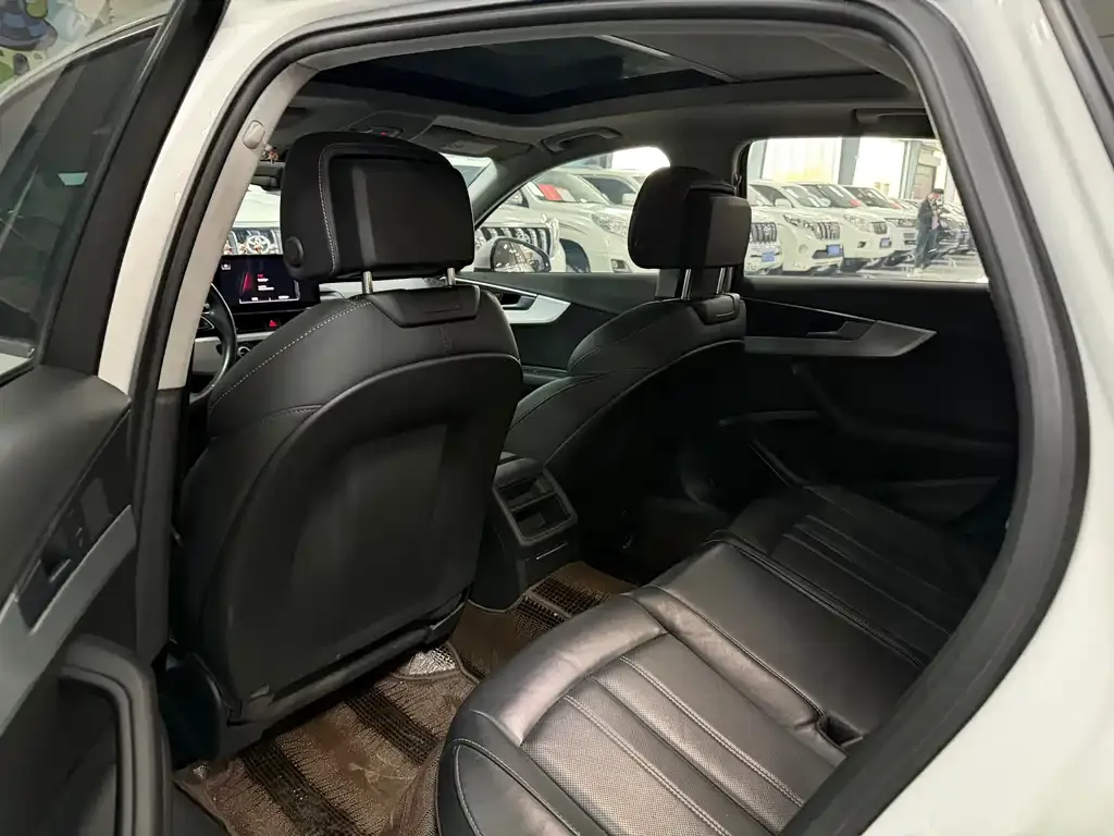 Audi A4L 2023 из CN, фото 8