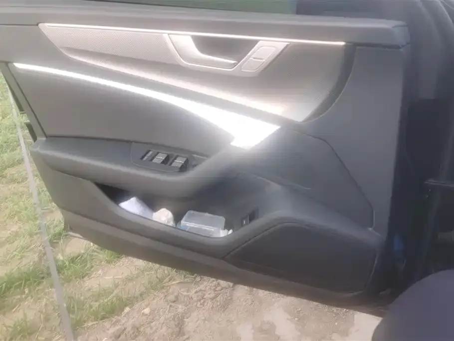Audi A6L 2025 из CN, фото 6
