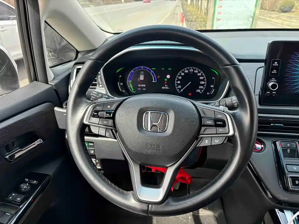 Honda Elysion 2023 из CN, фото 8