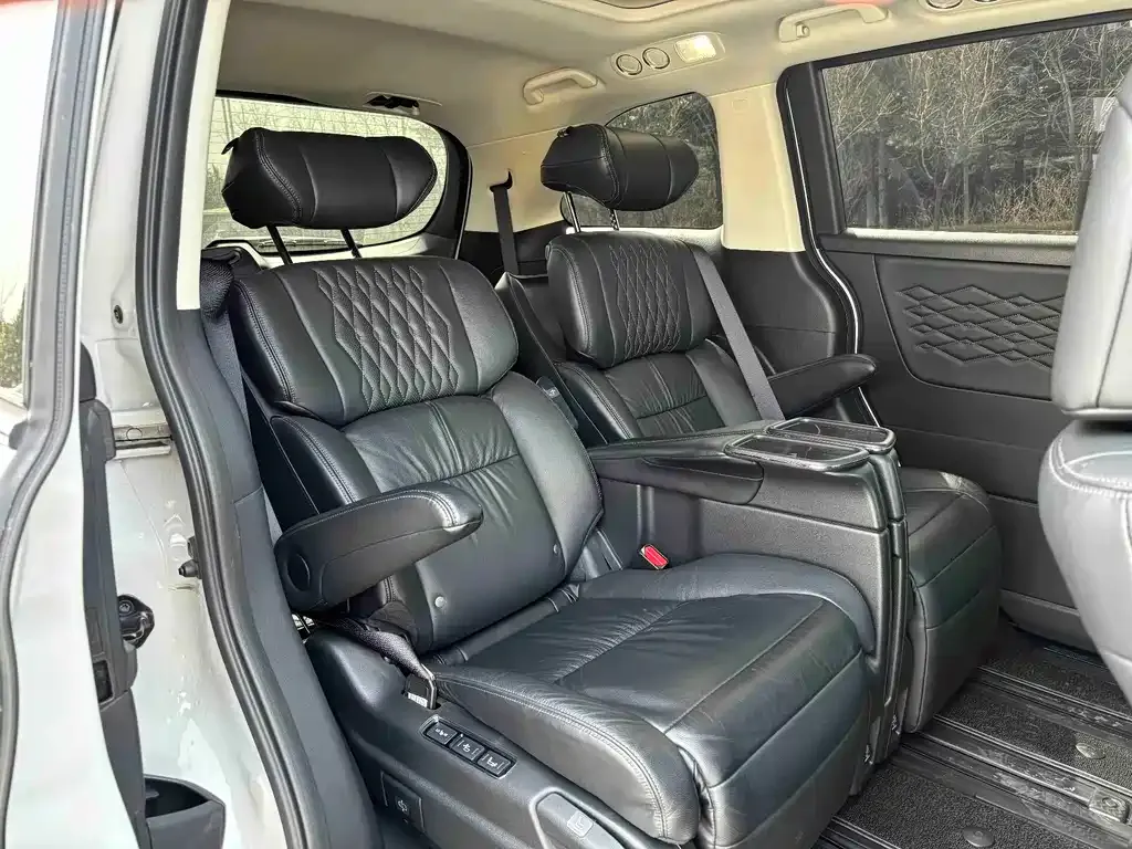 Honda Elysion 2023 из CN, фото 10