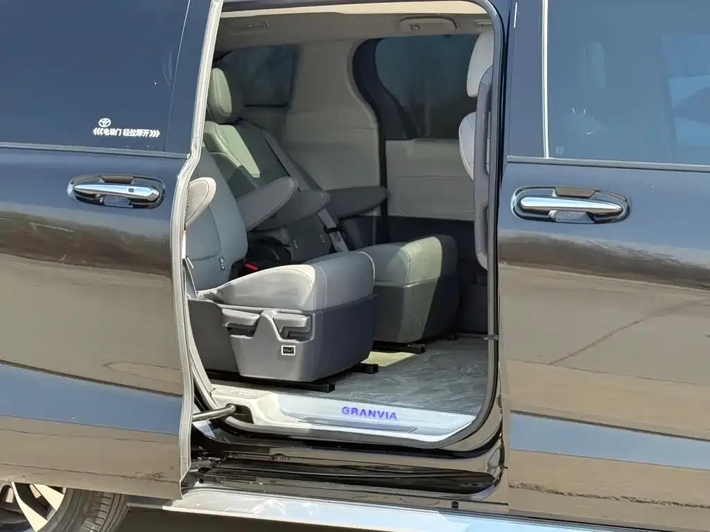 Toyota Granvia 2024 из CN, фото 7