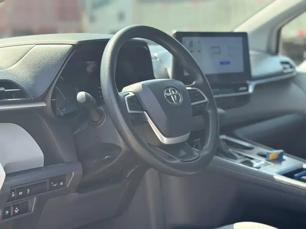 Toyota Granvia 2024 из CN, фото 2