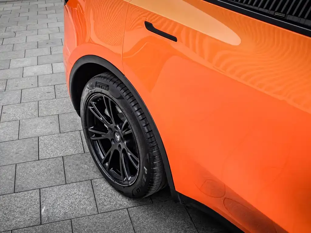 Tesla Model Y — фото 10