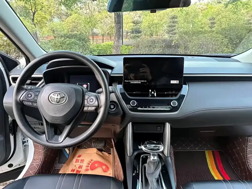 Toyota Corolla Cross — фото 8