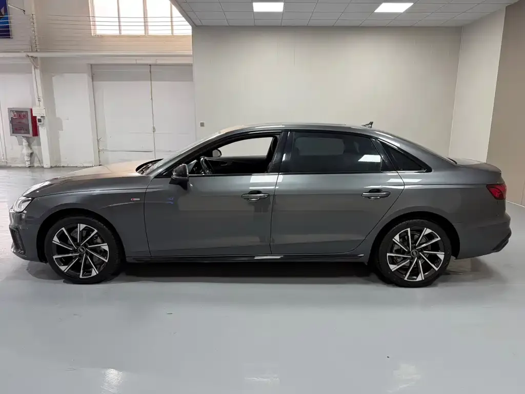 Audi A4L 2024 из CN, фото 3