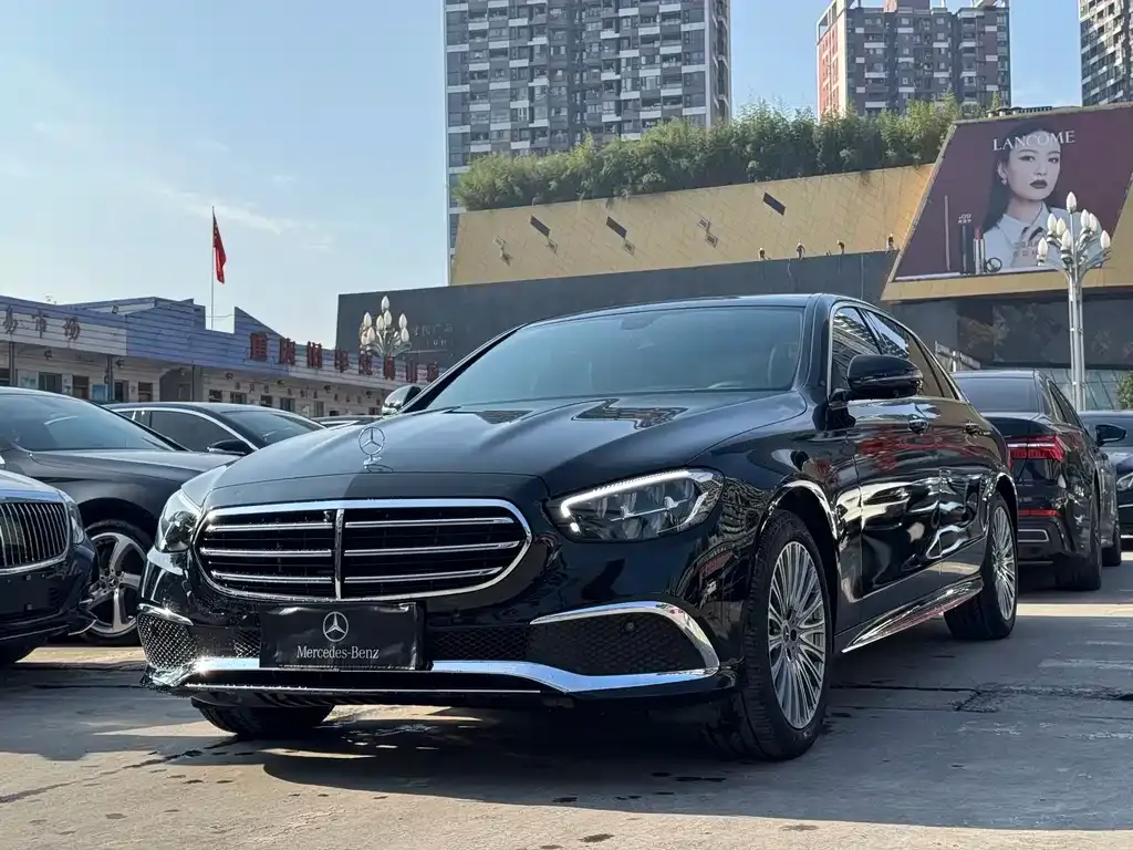Mercedes-Benz E-Class — фото 1