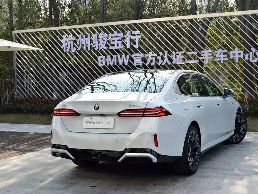 BMW 5 Series 2025 из CN, фото 3