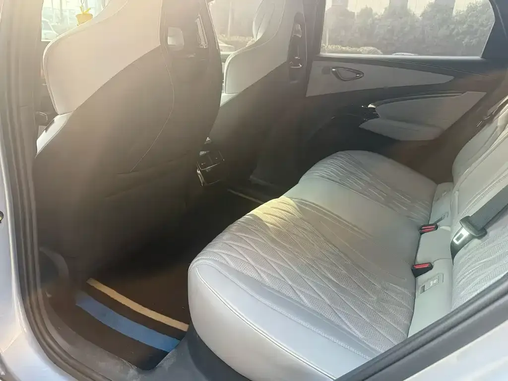 BYD Seal — фото 2