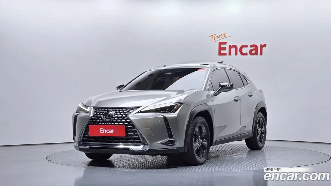 Lexus UX — фото 1