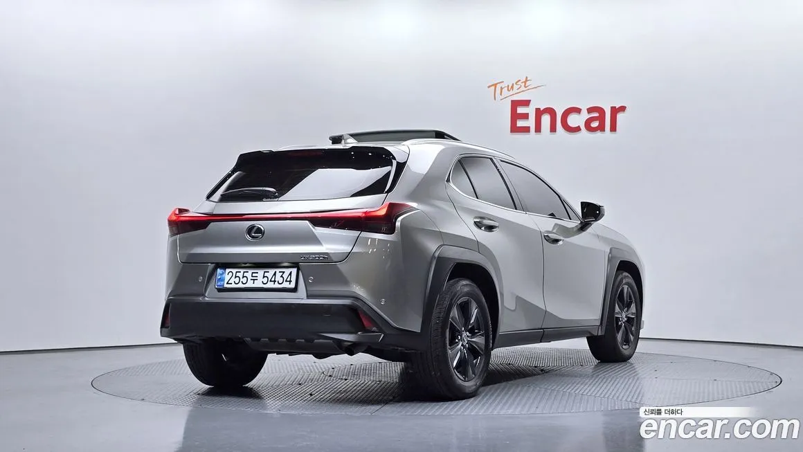 Lexus UX — фото 6
