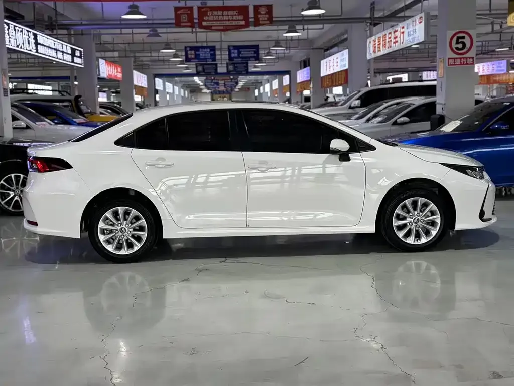 Toyota Corolla 2023 из CN, фото 6