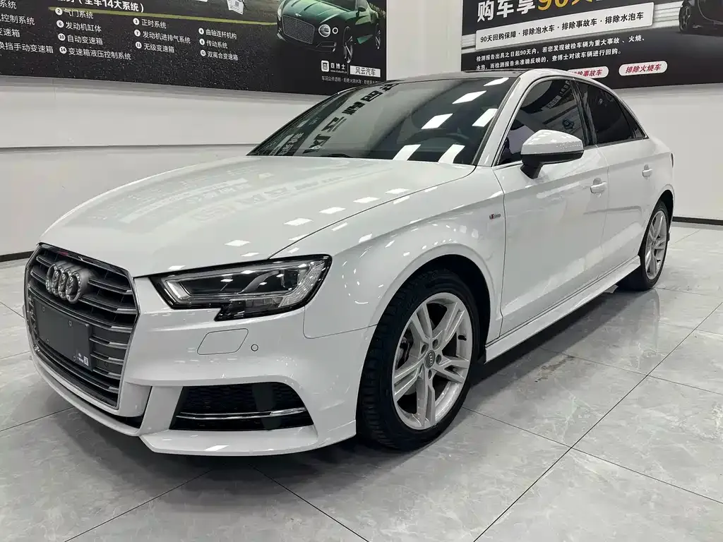 Audi A3 — фото 1
