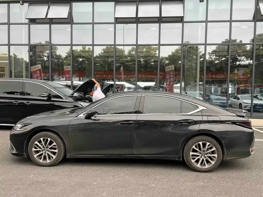 Lexus ES 2025 из CN, фото 7