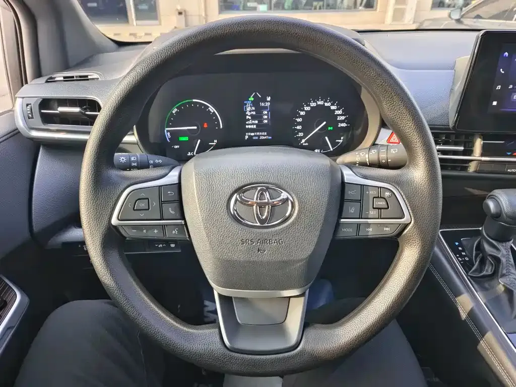 Toyota Granvia — фото 9