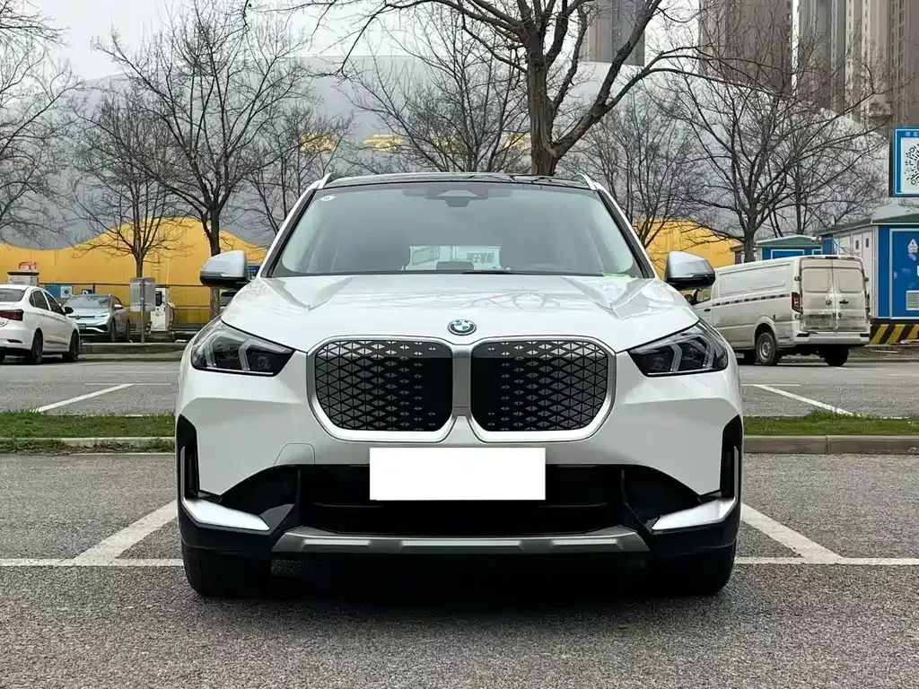 BMW iX1 2025 из CN, фото 8