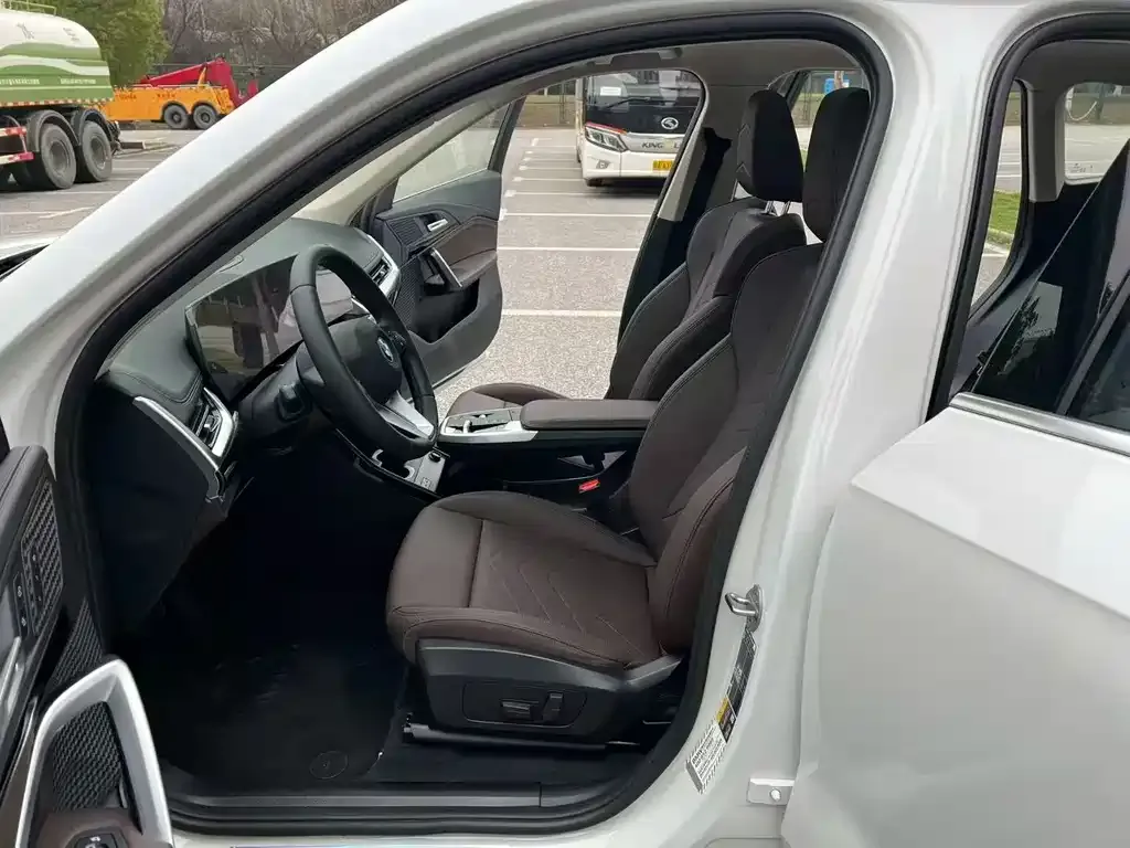 BMW iX1 2025 из CN, фото 6