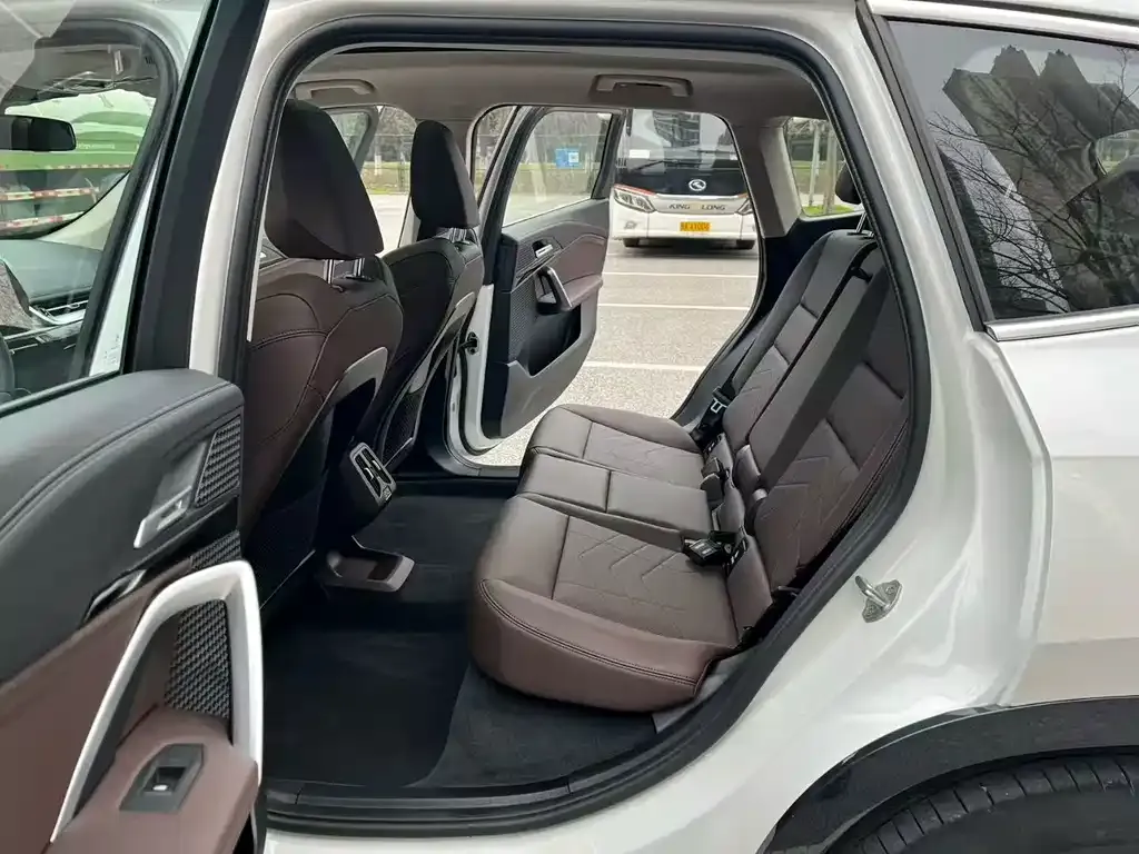 BMW iX1 2025 из CN, фото 5
