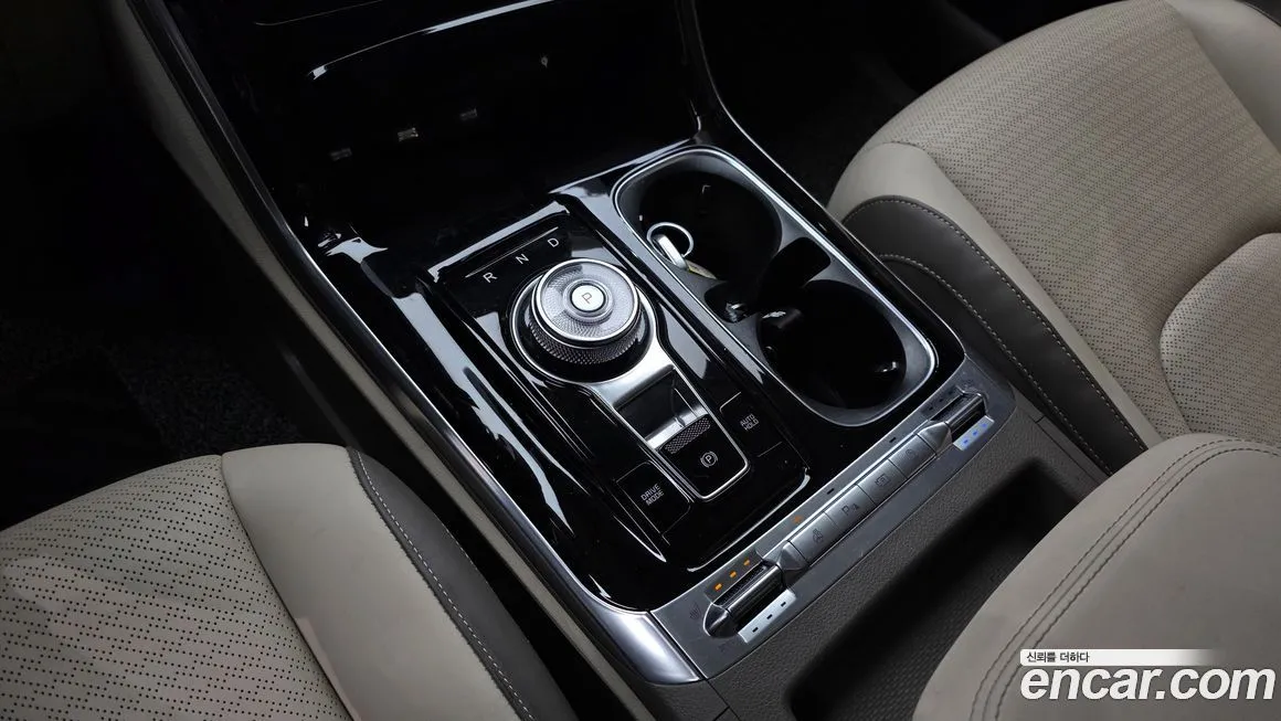 Kia Carnival — фото 10