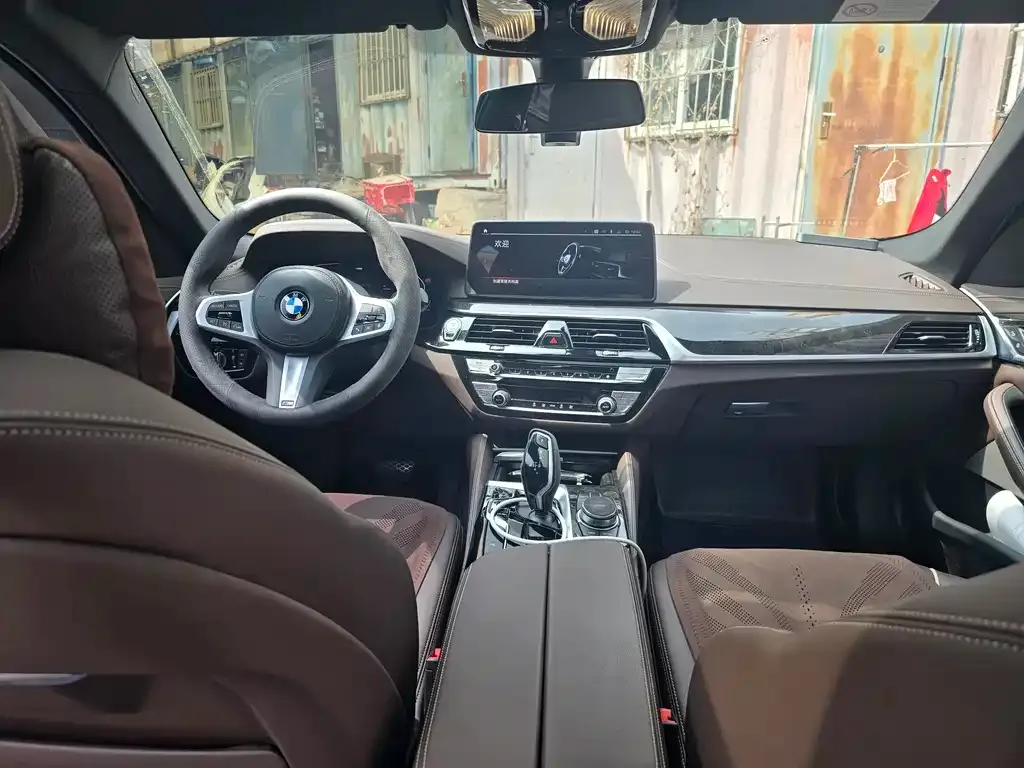 BMW 5 Series — фото 10
