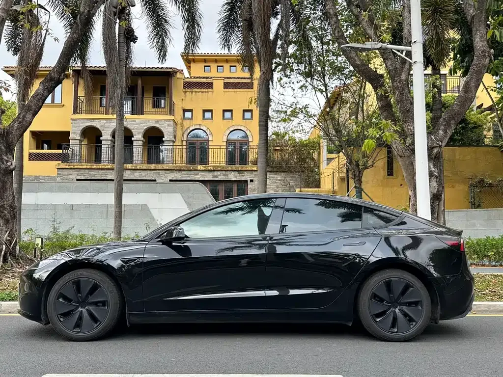 Tesla Model 3 — фото 9