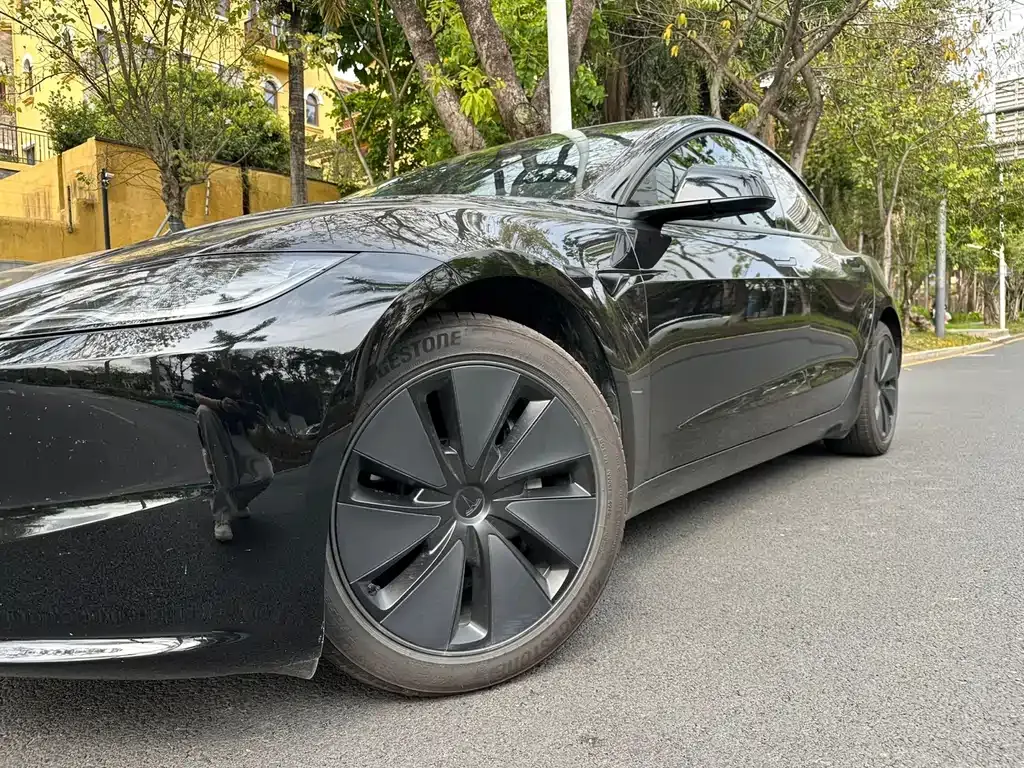 Tesla Model 3 — фото 6
