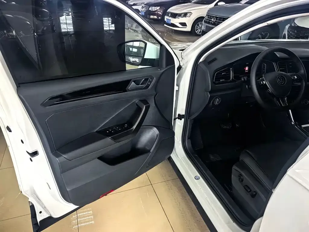 Volkswagen T-Roc 2023 из CN, фото 8