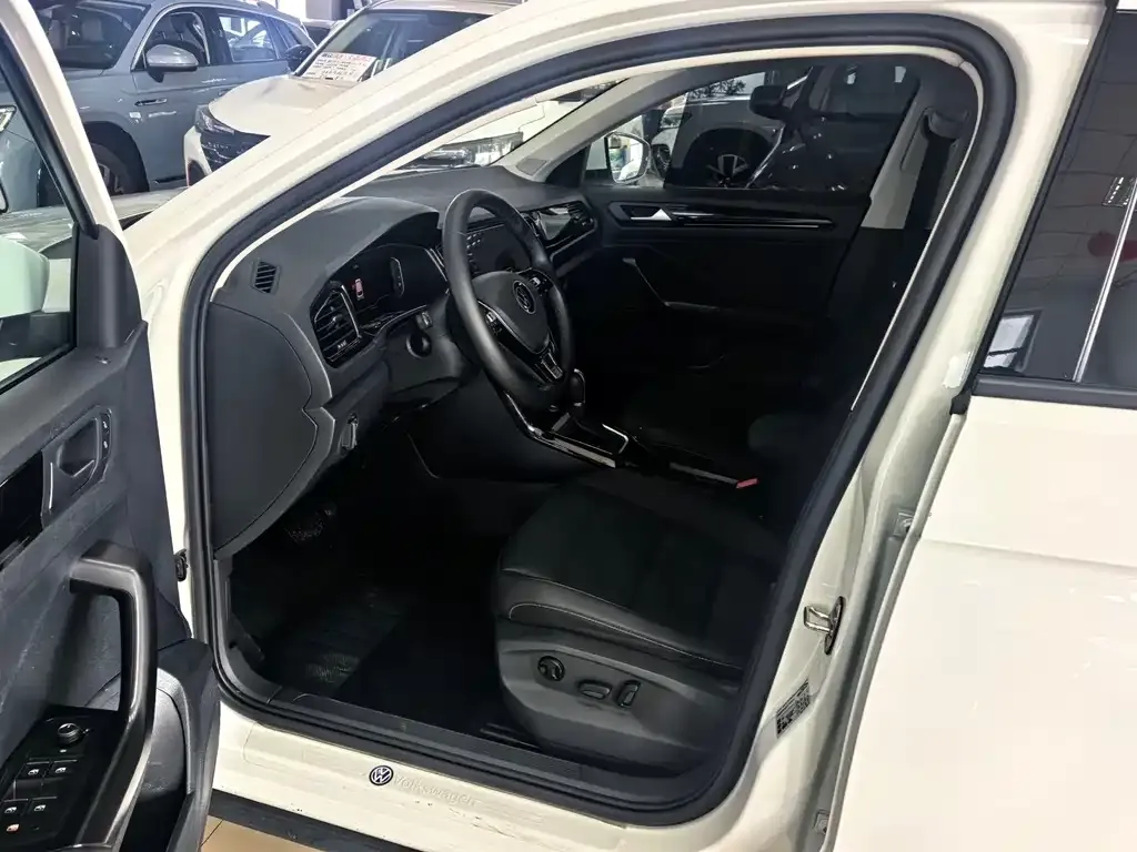 Volkswagen T-Roc 2023 из CN, фото 4