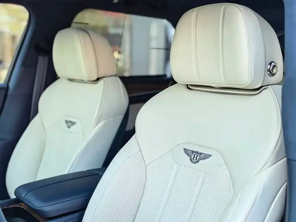 Bentley Bentayga 2024 из CN, фото 4