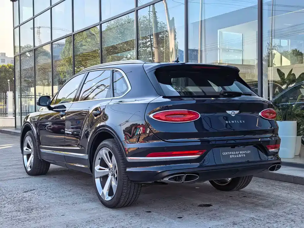 Bentley Bentayga 2024 из CN, фото 8