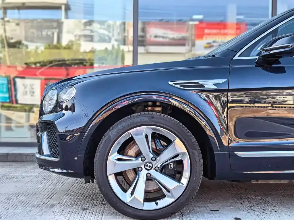 Bentley Bentayga 2024 из CN, фото 9