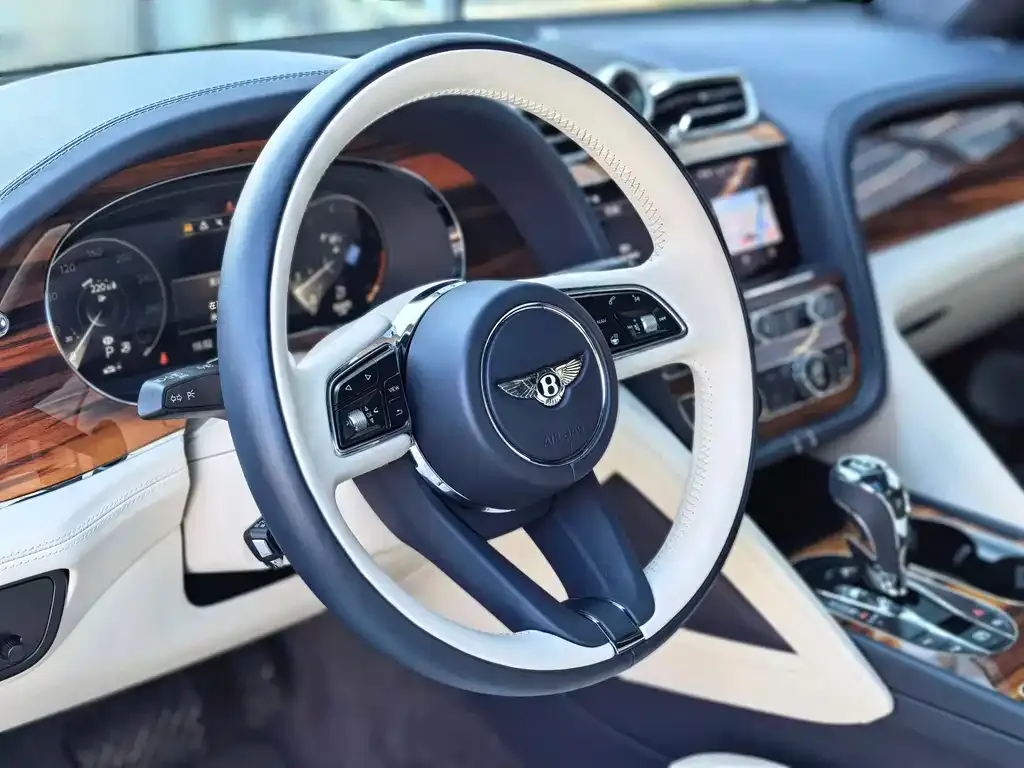 Bentley Bentayga 2024 из CN, фото 3