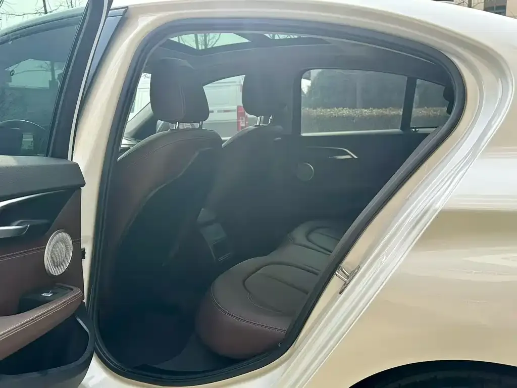BMW 1 Series 2022 из CN, фото 8